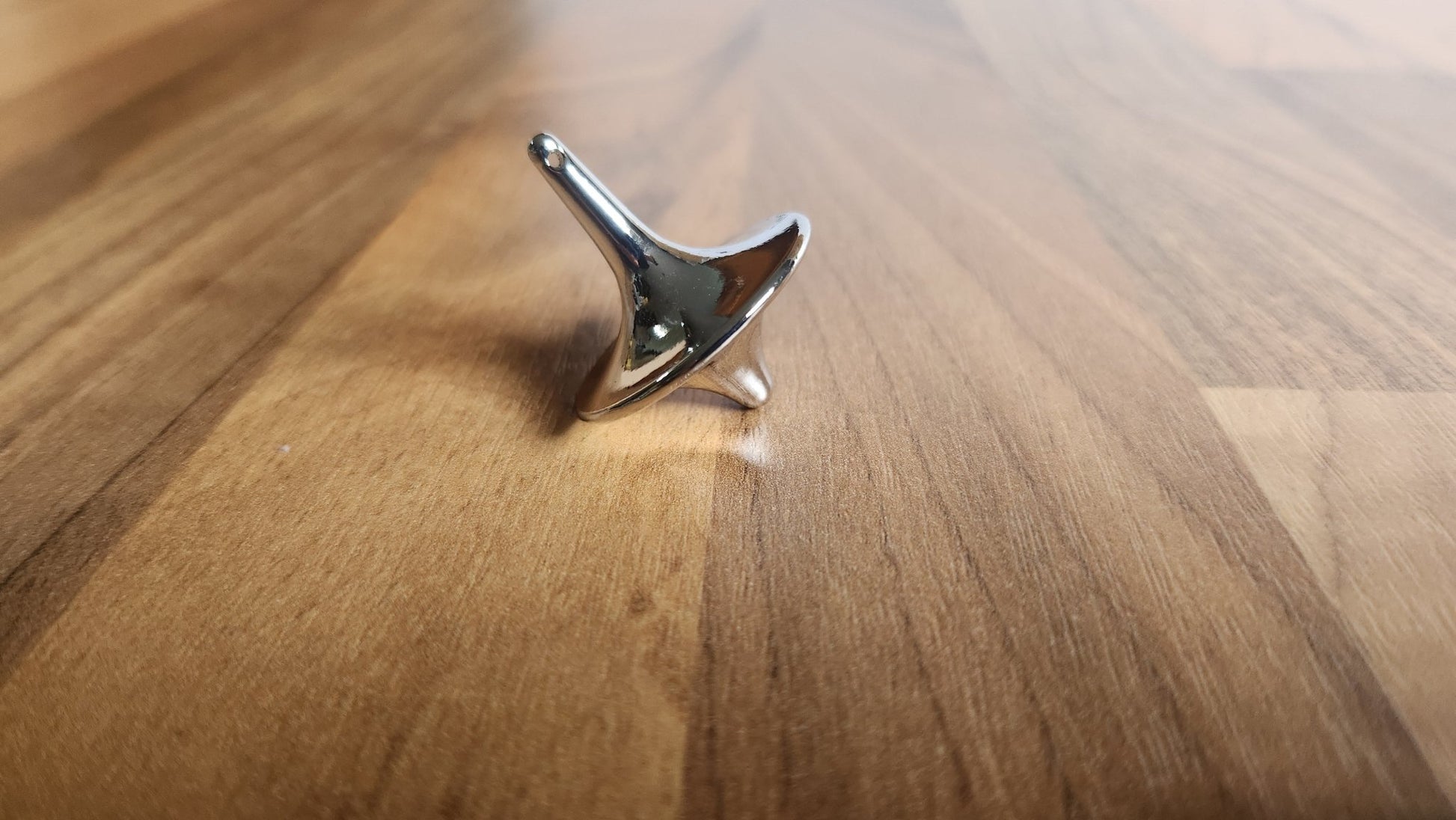Spinning tops - Holey Coley