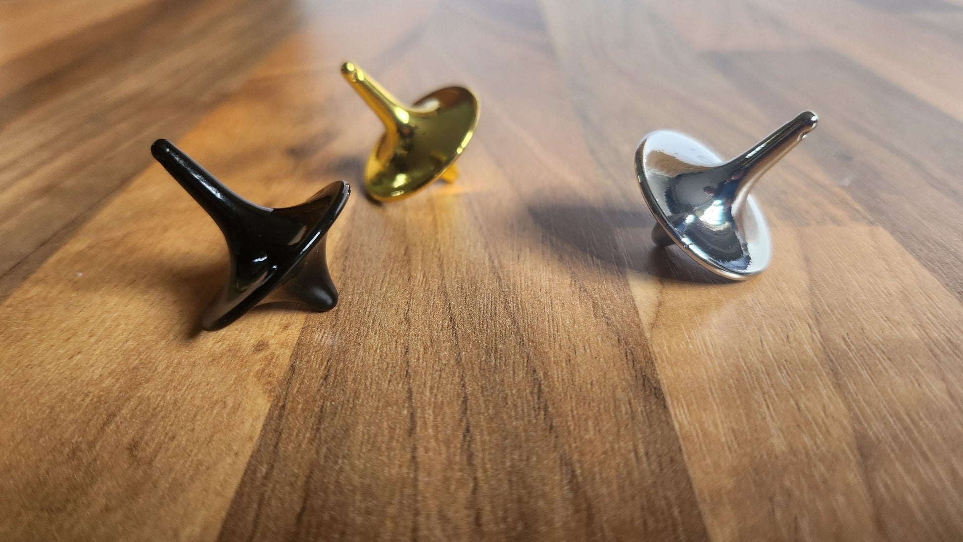Spinning tops - Holey Coley