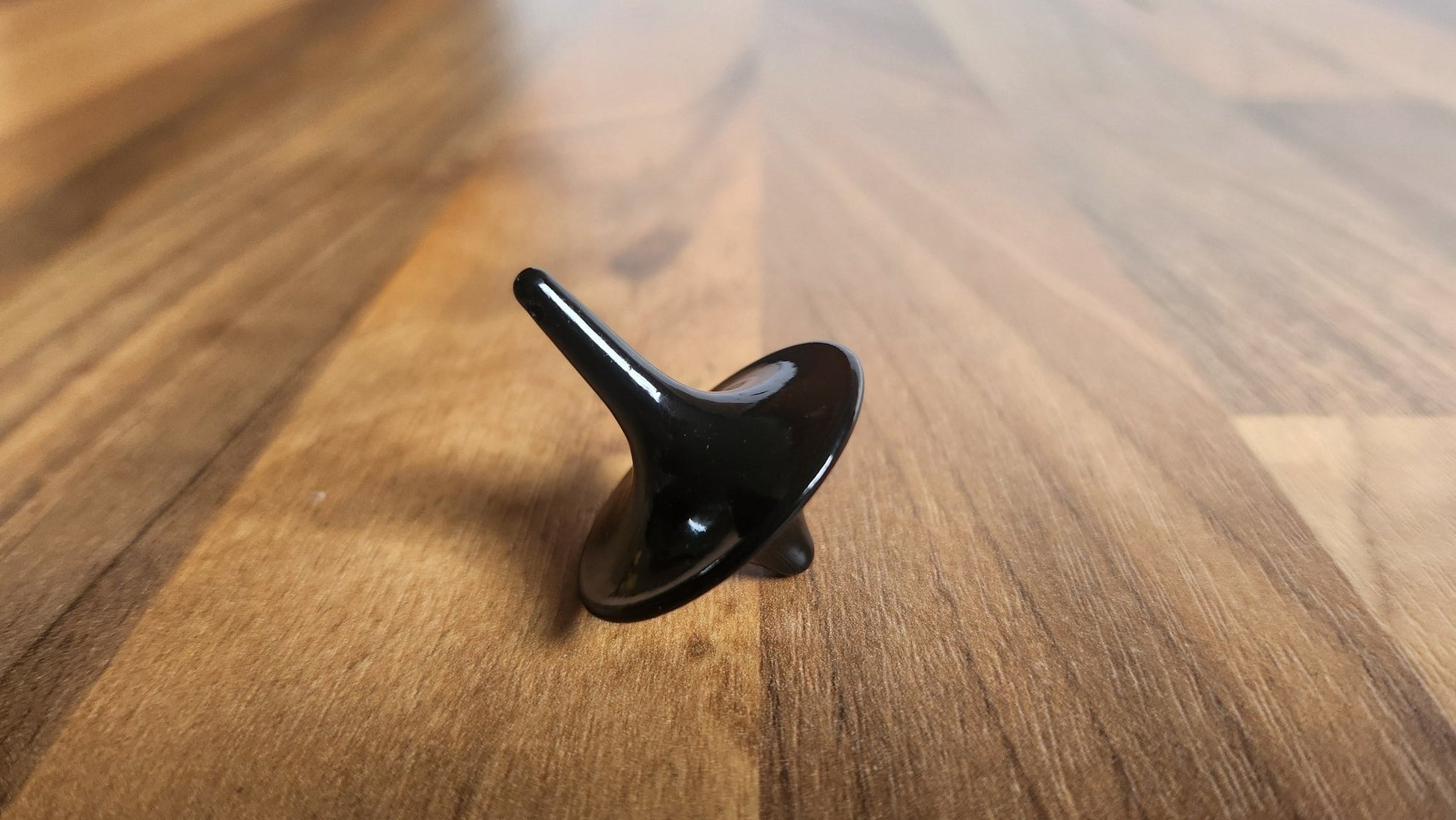 Spinning tops - Holey Coley